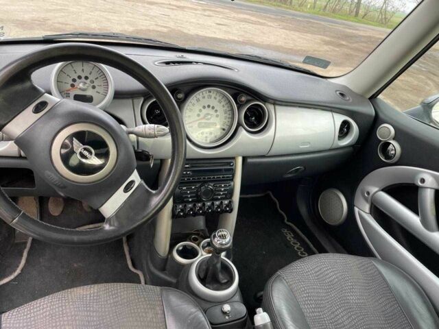 Серый Мини Купер, объемом двигателя 1.6 л и пробегом 137 тыс. км за 4900 $, фото 6 на Automoto.ua