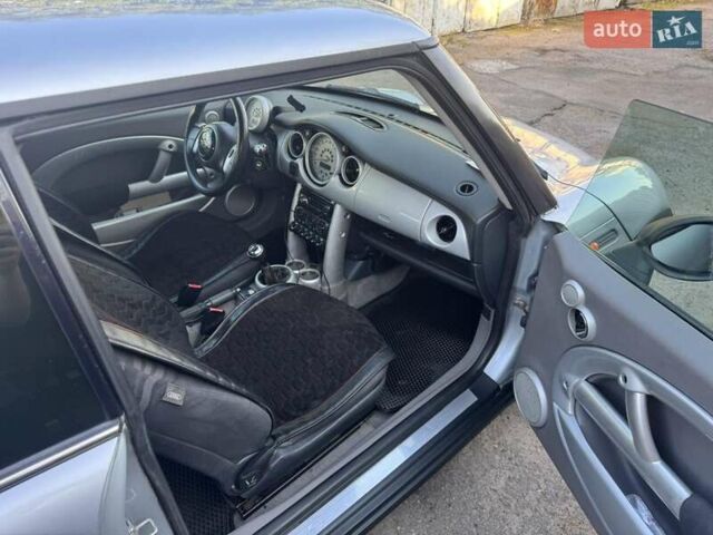 Сірий Міні Cooper, об'ємом двигуна 1.6 л та пробігом 285 тис. км за 3999 $, фото 20 на Automoto.ua