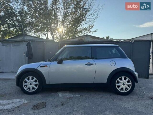 Сірий Міні Cooper, об'ємом двигуна 1.6 л та пробігом 285 тис. км за 3999 $, фото 2 на Automoto.ua