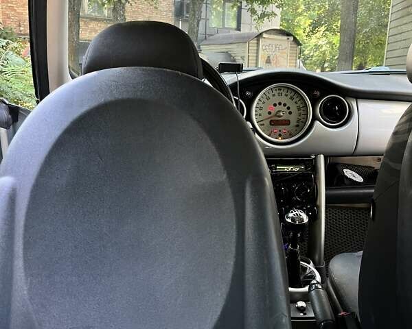 Сірий Міні Cooper, об'ємом двигуна 1.6 л та пробігом 283 тис. км за 3400 $, фото 48 на Automoto.ua