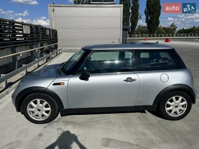 Сірий Міні Cooper, об'ємом двигуна 1.6 л та пробігом 283 тис. км за 3400 $, фото 4 на Automoto.ua