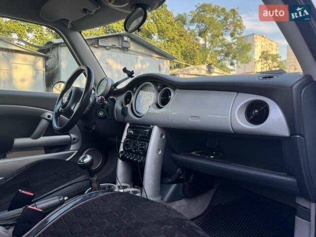 Сірий Міні Cooper, об'ємом двигуна 1.6 л та пробігом 285 тис. км за 3999 $, фото 14 на Automoto.ua