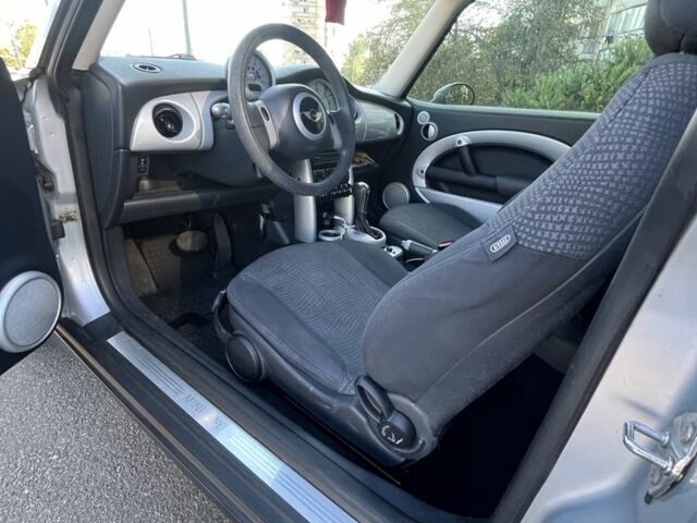 Сірий Міні Cooper, об'ємом двигуна 1.6 л та пробігом 218 тис. км за 5002 $, фото 4 на Automoto.ua