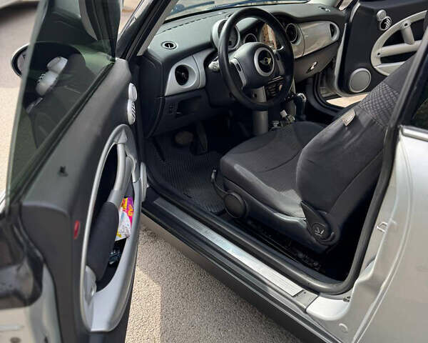 Сірий Міні Cooper, об'ємом двигуна 1.6 л та пробігом 172 тис. км за 5500 $, фото 15 на Automoto.ua