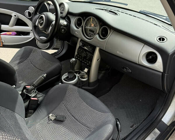 Сірий Міні Cooper, об'ємом двигуна 1.6 л та пробігом 172 тис. км за 5500 $, фото 20 на Automoto.ua
