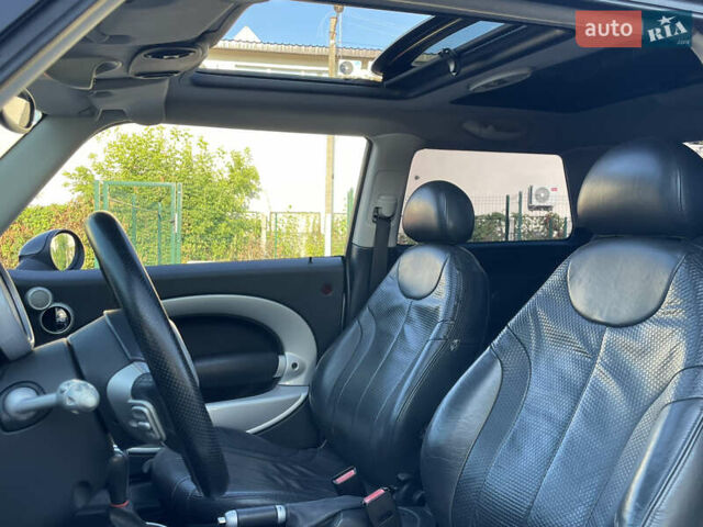 Серый Мини Купер, объемом двигателя 1.6 л и пробегом 273 тыс. км за 3999 $, фото 26 на Automoto.ua