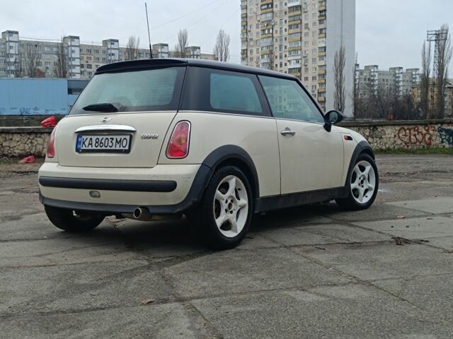 Серый Мини Купер, объемом двигателя 1.6 л и пробегом 175 тыс. км за 5000 $, фото 2 на Automoto.ua