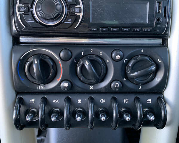 Серый Мини Купер, объемом двигателя 1.6 л и пробегом 205 тыс. км за 3900 $, фото 11 на Automoto.ua