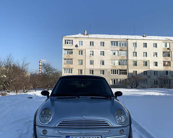 Серый Мини Купер, объемом двигателя 1.6 л и пробегом 205 тыс. км за 3900 $, фото 1 на Automoto.ua