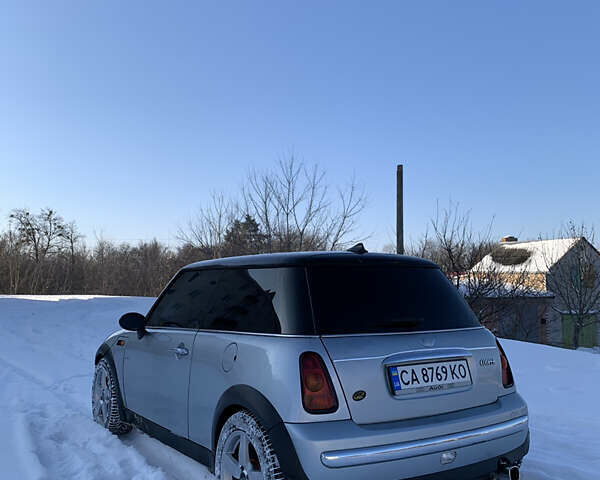 Серый Мини Купер, объемом двигателя 1.6 л и пробегом 205 тыс. км за 3900 $, фото 5 на Automoto.ua