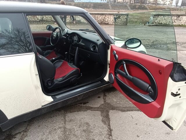 Серый Мини Купер, объемом двигателя 1.6 л и пробегом 175 тыс. км за 5000 $, фото 7 на Automoto.ua