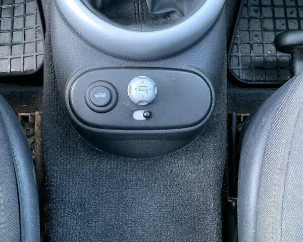 Серый Мини Купер, объемом двигателя 1.6 л и пробегом 205 тыс. км за 3900 $, фото 13 на Automoto.ua