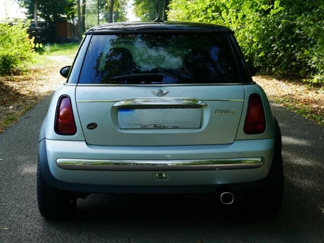 Серый Мини Купер, объемом двигателя 1.6 л и пробегом 220 тыс. км за 3799 $, фото 4 на Automoto.ua