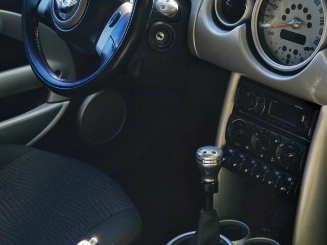 Серый Мини Купер, объемом двигателя 1.6 л и пробегом 220 тыс. км за 3799 $, фото 10 на Automoto.ua