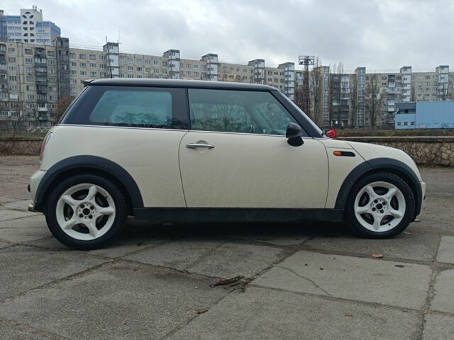 Серый Мини Купер, объемом двигателя 1.6 л и пробегом 175 тыс. км за 5000 $, фото 1 на Automoto.ua