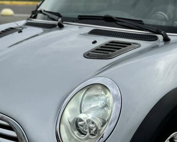 Серый Мини Купер, объемом двигателя 1.6 л и пробегом 213 тыс. км за 5500 $, фото 12 на Automoto.ua