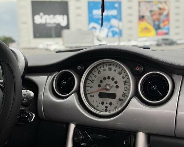 Серый Мини Купер, объемом двигателя 1.6 л и пробегом 213 тыс. км за 5500 $, фото 18 на Automoto.ua