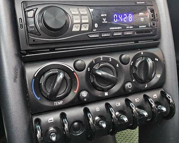 Серый Мини Купер, объемом двигателя 1.6 л и пробегом 275 тыс. км за 3500 $, фото 18 на Automoto.ua