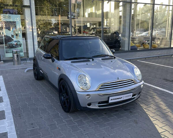 Сірий Міні Cooper, об'ємом двигуна 1.6 л та пробігом 253 тис. км за 6600 $, фото 1 на Automoto.ua