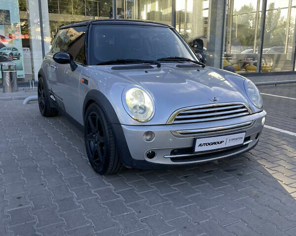 Серый Мини Купер, объемом двигателя 1.6 л и пробегом 253 тыс. км за 5000 $, фото 2 на Automoto.ua