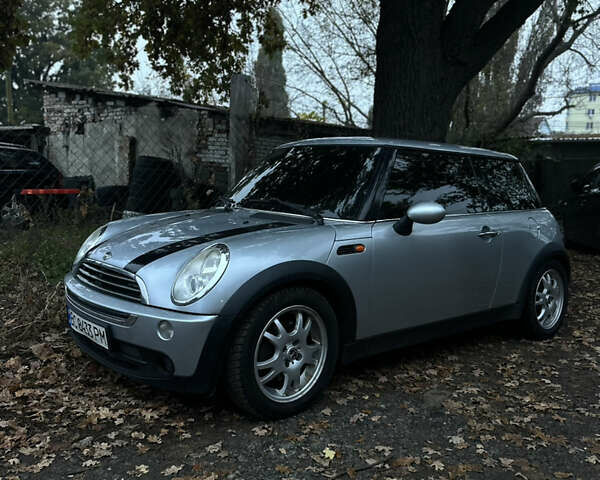 Серый Мини Купер, объемом двигателя 1.6 л и пробегом 228 тыс. км за 4100 $, фото 1 на Automoto.ua