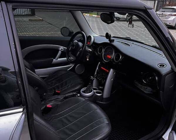 Сірий Міні Cooper, об'ємом двигуна 1.6 л та пробігом 156 тис. км за 5500 $, фото 5 на Automoto.ua