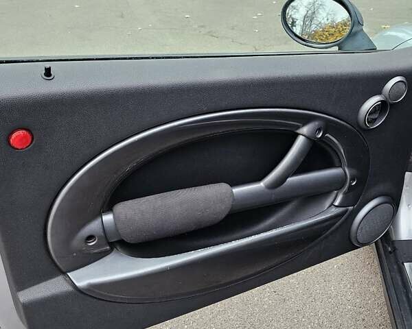 Сірий Міні Cooper, об'ємом двигуна 1.6 л та пробігом 275 тис. км за 3000 $, фото 12 на Automoto.ua