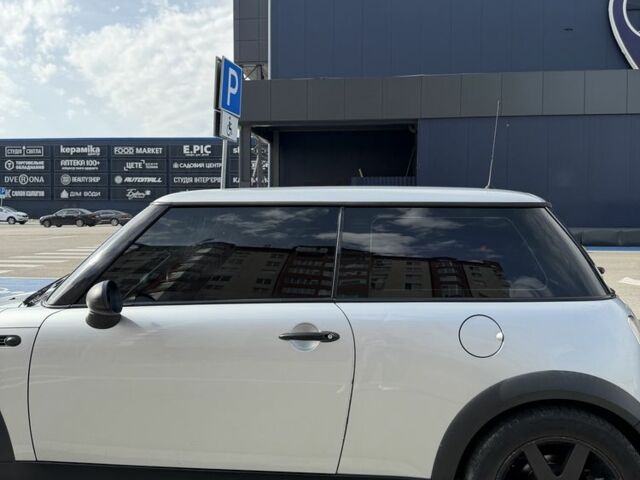 Сірий Міні Cooper, об'ємом двигуна 1.6 л та пробігом 328 тис. км за 4116 $, фото 5 на Automoto.ua
