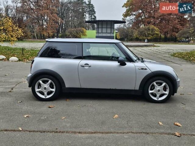 Серый Мини Купер, объемом двигателя 1.6 л и пробегом 275 тыс. км за 3500 $, фото 2 на Automoto.ua