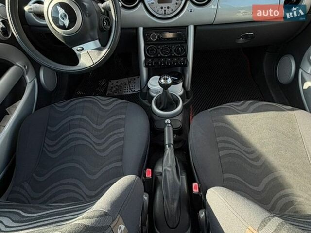 Сірий Міні Cooper, об'ємом двигуна 1.6 л та пробігом 280 тис. км за 4750 $, фото 10 на Automoto.ua