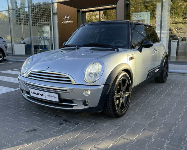 Серый Мини Купер, объемом двигателя 1.6 л и пробегом 253 тыс. км за 5000 $, фото 7 на Automoto.ua