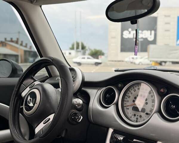 Серый Мини Купер, объемом двигателя 1.6 л и пробегом 213 тыс. км за 5500 $, фото 16 на Automoto.ua