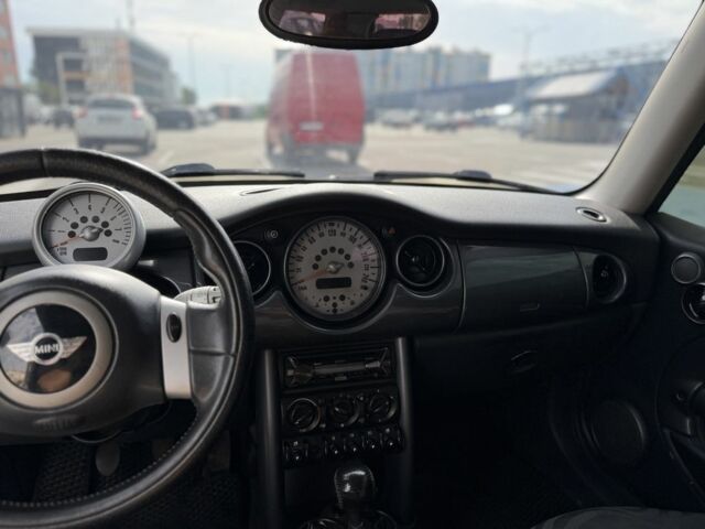 Сірий Міні Cooper, об'ємом двигуна 1.6 л та пробігом 328 тис. км за 4116 $, фото 16 на Automoto.ua