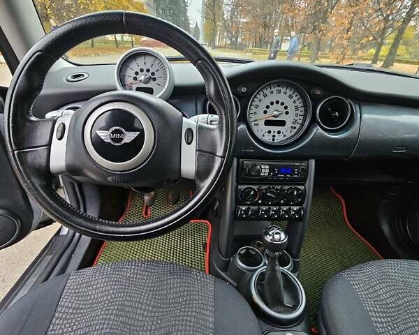 Сірий Міні Cooper, об'ємом двигуна 1.6 л та пробігом 275 тис. км за 3000 $, фото 14 на Automoto.ua