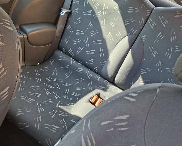 Серый Мини Купер, объемом двигателя 1.6 л и пробегом 271 тыс. км за 2400 $, фото 2 на Automoto.ua