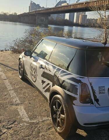 Серый Мини Купер, объемом двигателя 1.6 л и пробегом 237 тыс. км за 7500 $, фото 4 на Automoto.ua