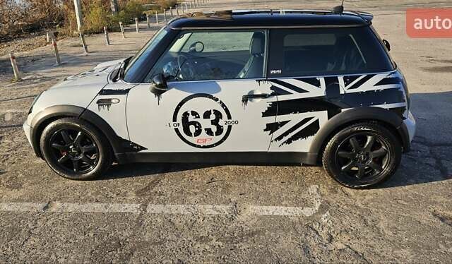 Серый Мини Купер, объемом двигателя 1.6 л и пробегом 237 тыс. км за 7500 $, фото 6 на Automoto.ua