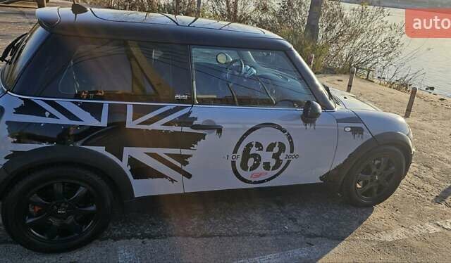 Серый Мини Купер, объемом двигателя 1.6 л и пробегом 237 тыс. км за 7500 $, фото 3 на Automoto.ua