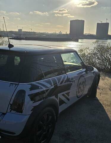 Серый Мини Купер, объемом двигателя 1.6 л и пробегом 237 тыс. км за 7500 $, фото 5 на Automoto.ua