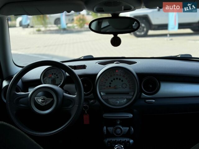Сірий Міні Cooper, об'ємом двигуна 1.4 л та пробігом 223 тис. км за 4500 $, фото 8 на Automoto.ua