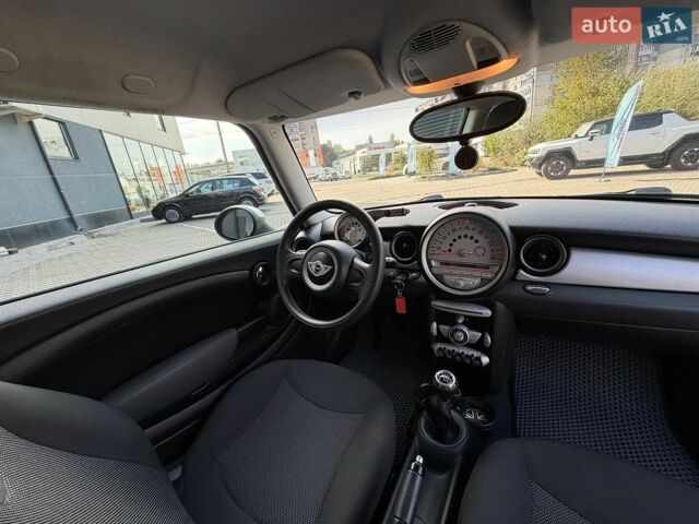 Сірий Міні Cooper, об'ємом двигуна 1.4 л та пробігом 223 тис. км за 4500 $, фото 25 на Automoto.ua