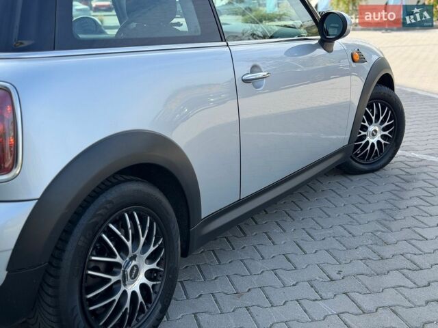 Сірий Міні Cooper, об'ємом двигуна 1.4 л та пробігом 223 тис. км за 4500 $, фото 11 на Automoto.ua