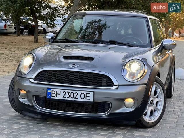 Сірий Міні Cooper, об'ємом двигуна 1.6 л та пробігом 220 тис. км за 6800 $, фото 57 на Automoto.ua