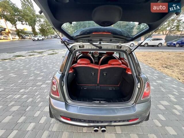 Сірий Міні Cooper, об'ємом двигуна 1.6 л та пробігом 220 тис. км за 6800 $, фото 17 на Automoto.ua