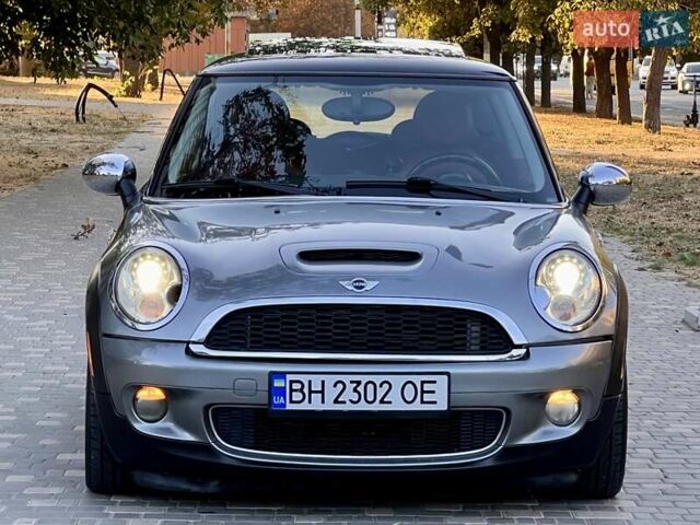 Сірий Міні Cooper, об'ємом двигуна 1.6 л та пробігом 220 тис. км за 6800 $, фото 4 на Automoto.ua