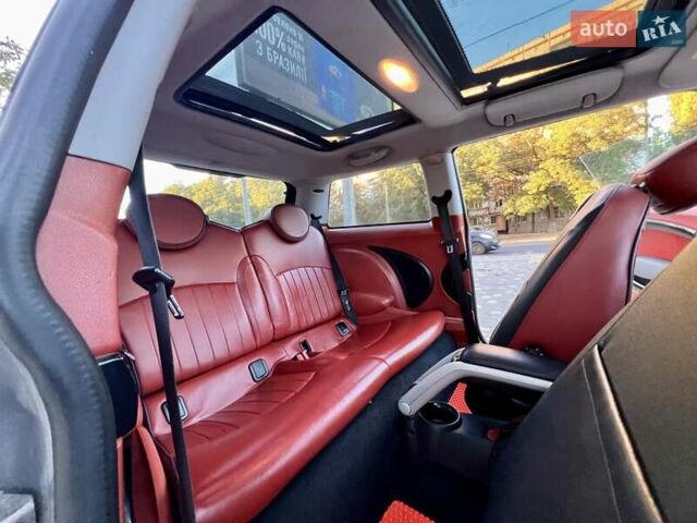 Сірий Міні Cooper, об'ємом двигуна 1.6 л та пробігом 220 тис. км за 6800 $, фото 9 на Automoto.ua