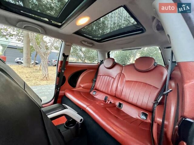 Сірий Міні Cooper, об'ємом двигуна 1.6 л та пробігом 220 тис. км за 6800 $, фото 18 на Automoto.ua