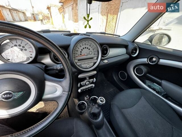 Сірий Міні Cooper, об'ємом двигуна 1.6 л та пробігом 189 тис. км за 5950 $, фото 10 на Automoto.ua