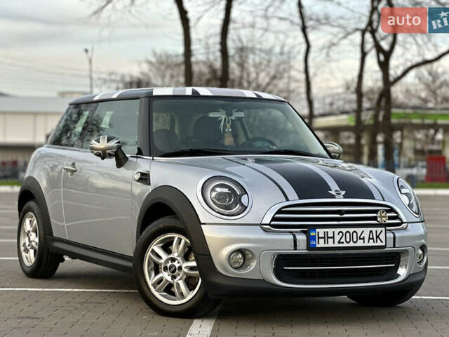 Сірий Міні Cooper, об'ємом двигуна 1.6 л та пробігом 100 тис. км за 9900 $, фото 8 на Automoto.ua