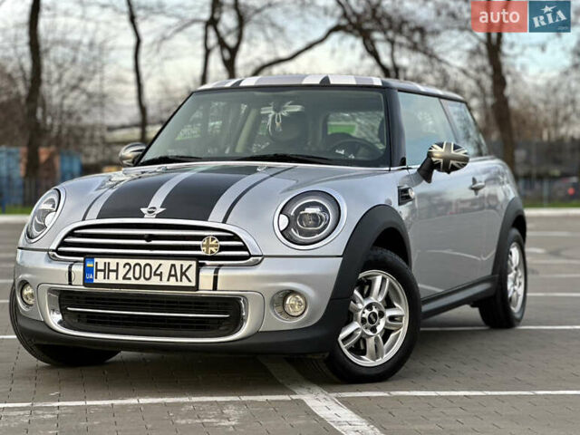 Сірий Міні Cooper, об'ємом двигуна 1.6 л та пробігом 100 тис. км за 9900 $, фото 5 на Automoto.ua